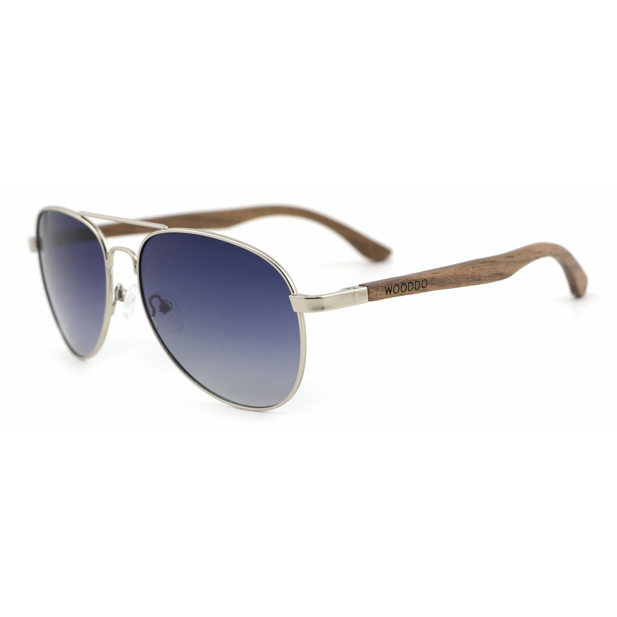 Holz-Sonnenbrille Apollo Silver mit Wengeholz-Bügeln, silberfarbener Fassung und blauen Gläsern, schräg von vorne