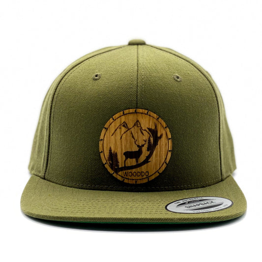 Olivgrünes Natureclassic Snapback Cap mit Holzemblem Wild, von vorne