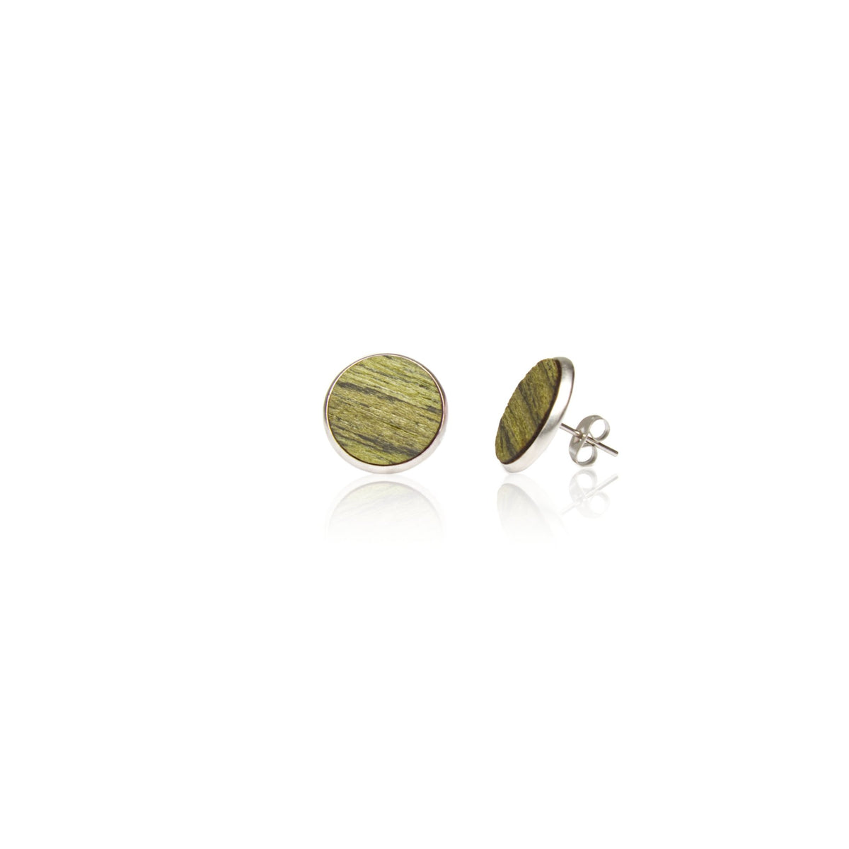 Holz Ohrstecker Green Dot aus koloriertem Holz in Grün mit Edelstahlstecker und Verschluss