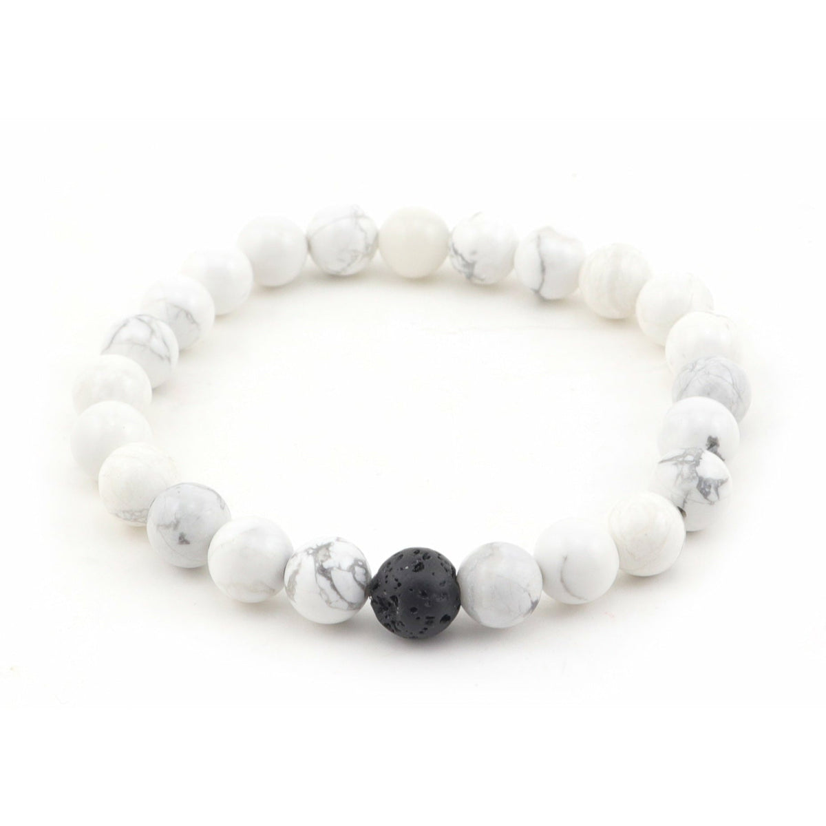 Armband White and Black aus weißen Marmorperlen mit schwarzer Lavaperle als Akzent