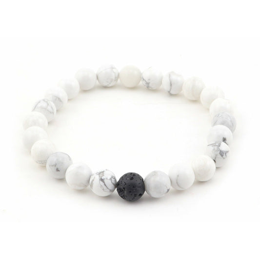 Armband White and Black aus weißen Marmorperlen mit schwarzer Lavaperle als Akzent