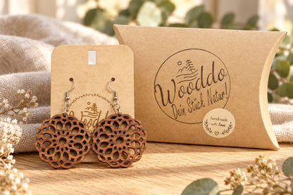 Hängeohrringe Mandala Flowerlove aus Nussholz mit Wooddo-Schmuckschachtel