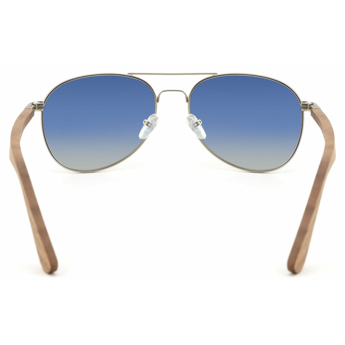 Holz-Sonnenbrille Apollo Silver mit Wengeholz-Bügeln, silberfarbener Fassung und blauen Gläsern, von hinten mit geöffneten Holzbügeln