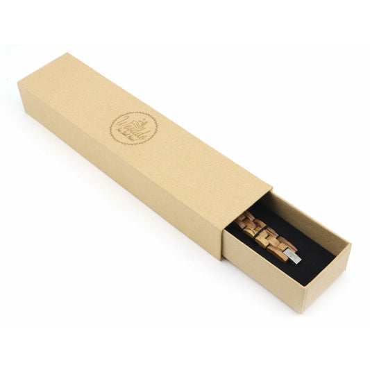 Holzarmband Athletic in der geöffneten Wooddo-Geschenkverpackung