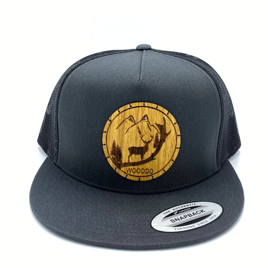 Dunkelgraues Mountainair Mesh Snapback Cap mit Holzemblem Wild, von vorne