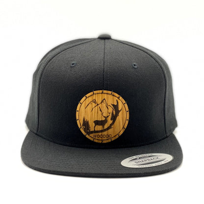 Schwarzes Natureclassic Snapback Cap mit Holzemblem Wild, von vorne