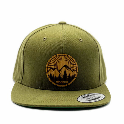 Olivgrünes Natureclassic Snapback Cap mit Holzemblem Sunrise, von vorne