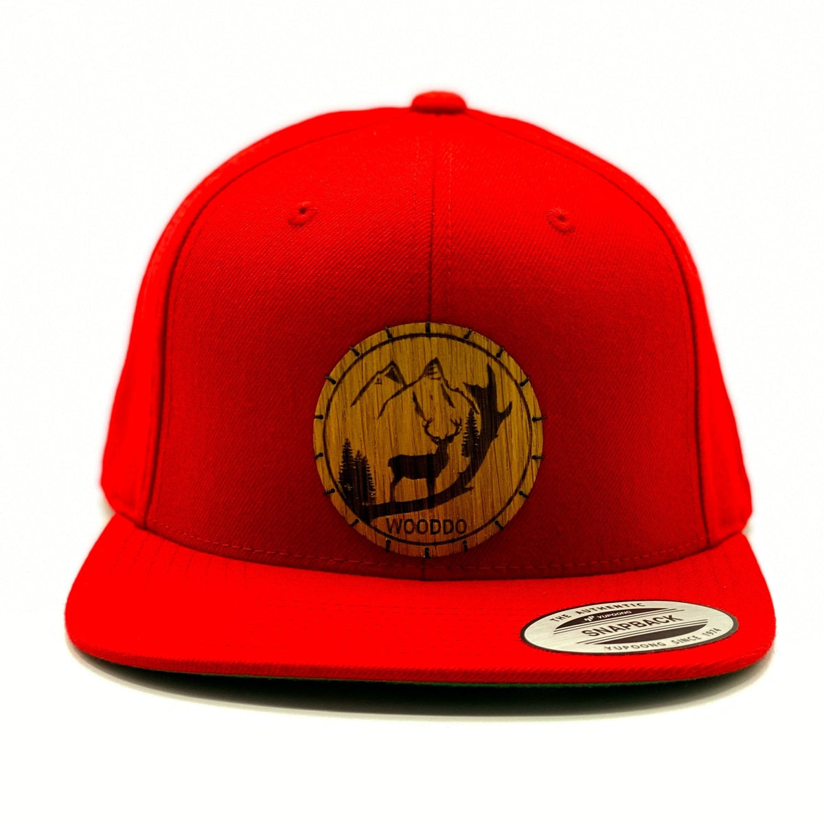 Rotes Natureclassic Snapback Cap mit Holzemblem Wild, von vorne