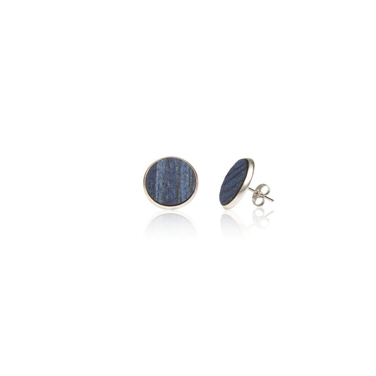 Holz Ohrstecker Blue Dot aus koloriertem Holz in Blau mit Edelstahlstecker und Verschluss