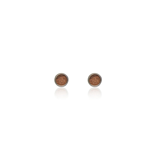 Holz Ohrstecker Circle Small Nuss aus Nussholz, Paar in Vorderansicht