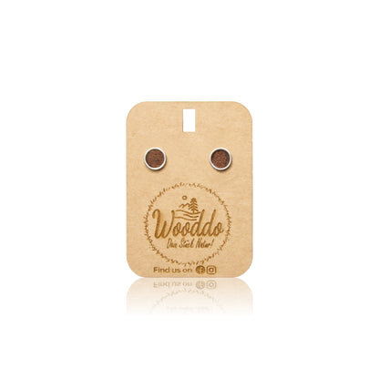 Holz Ohrstecker Circle Small Nuss aus Nussholz auf dem Wooddo-Halter