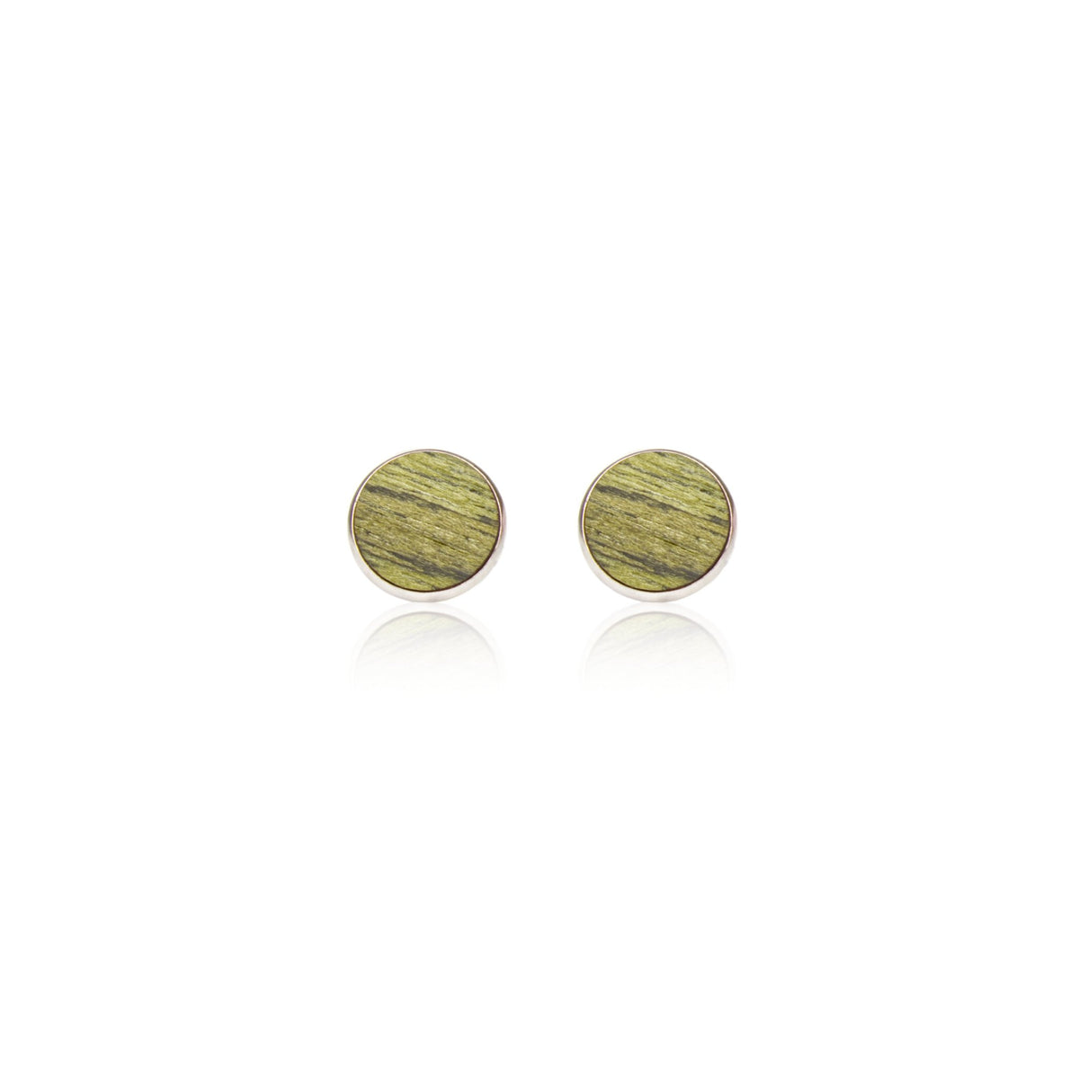 Holz Ohrstecker Green Dot aus koloriertem Holz in Grün, Paar in Vorderansicht
