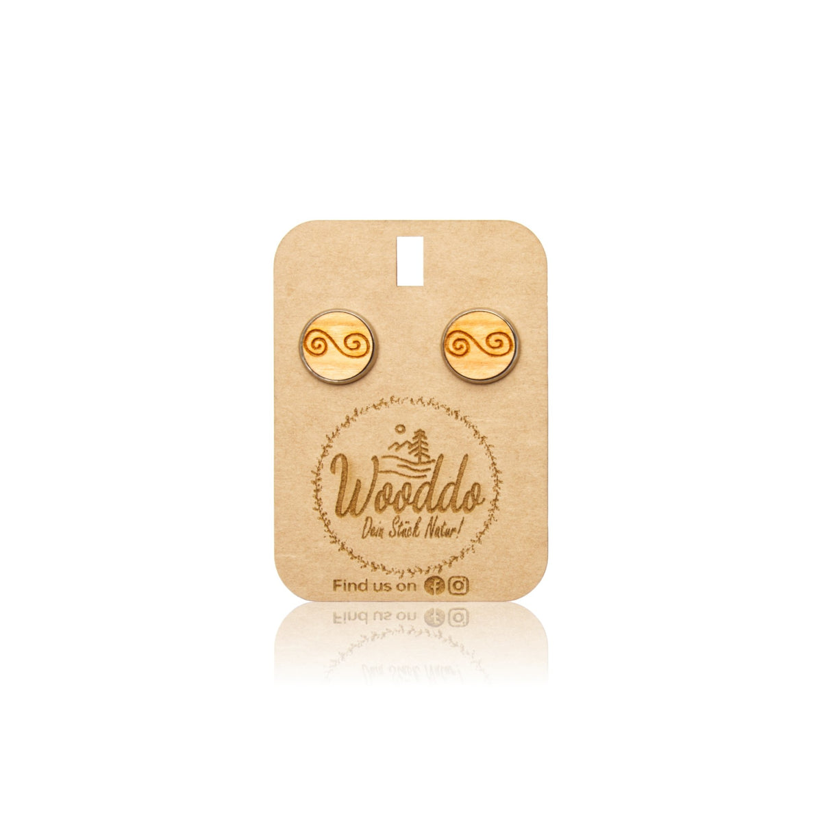 Holz Ohrstecker Infinity aus Kirschholz auf dem Wooddo-Halter