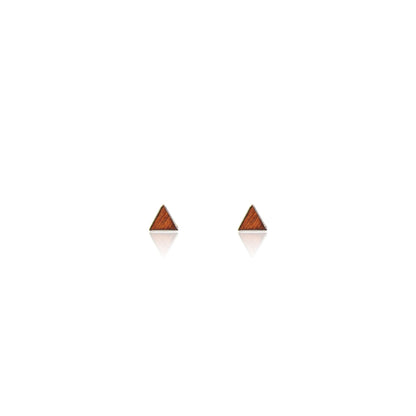 Holz Ohrstecker Triangular Mahagoni aus koloriertem Holz, Paar in Vorderansicht